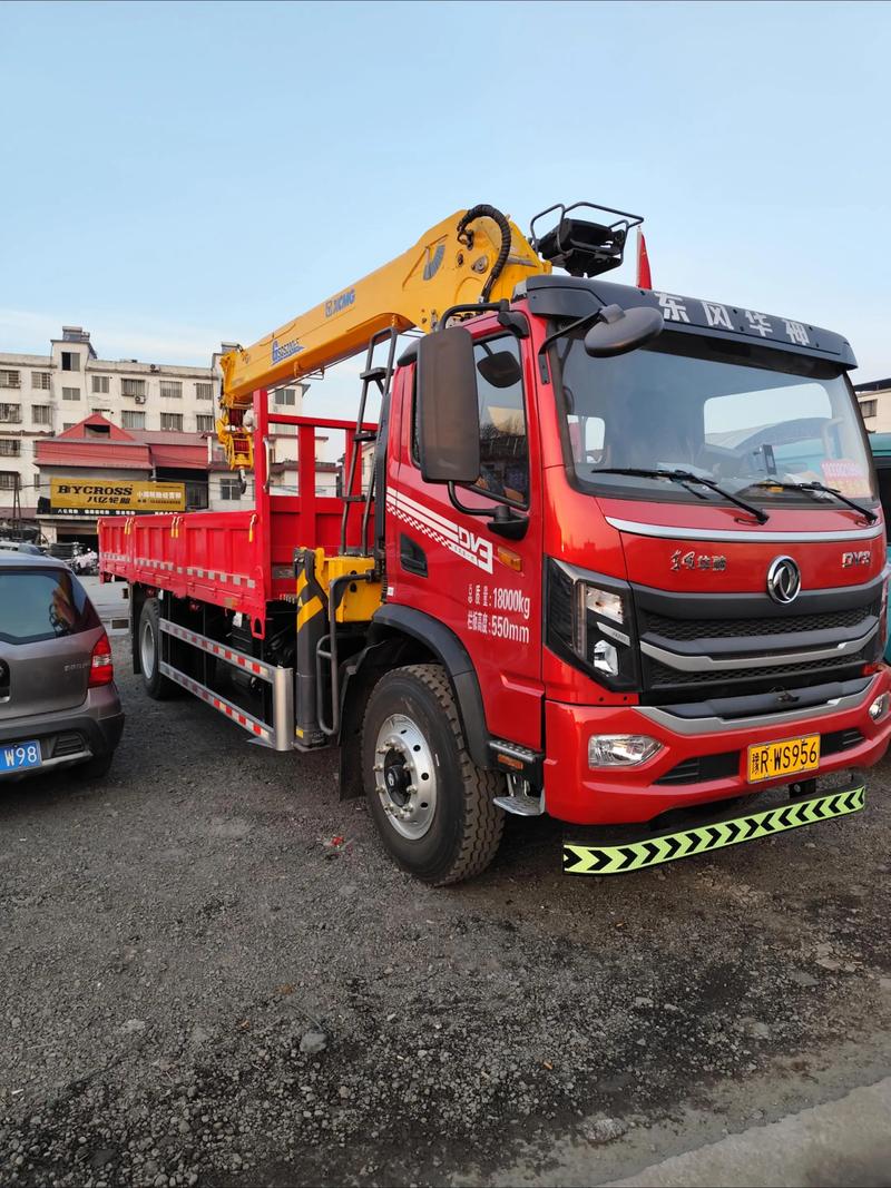 新購八噸隨車吊，高效服務光伏運輸