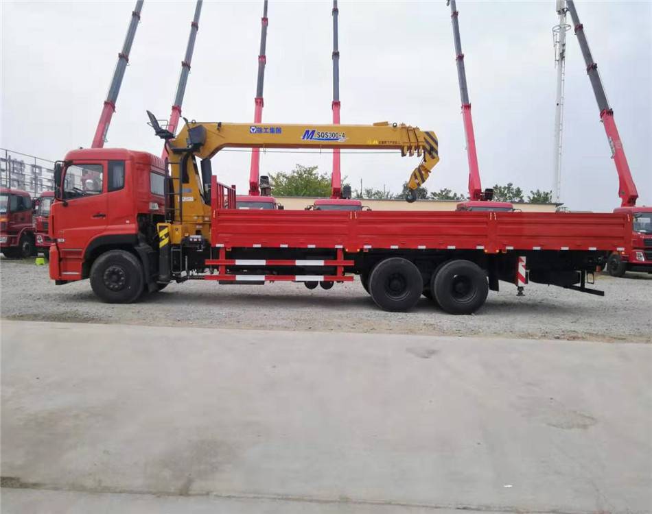 東風(fēng)天龍系列隨車吊 12噸徐工雙聯(lián)臂與前四后八配置詳解及選購指南