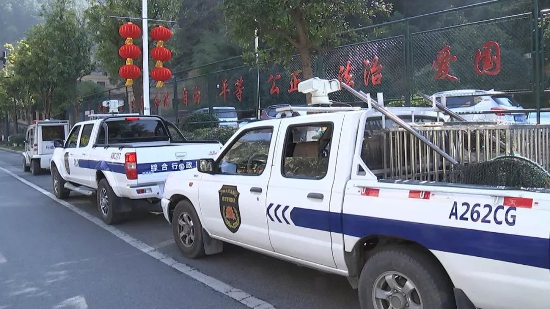 城管執法車輛“換新裝” 每車配發“身份證”，開啟車輛救援服務新篇章